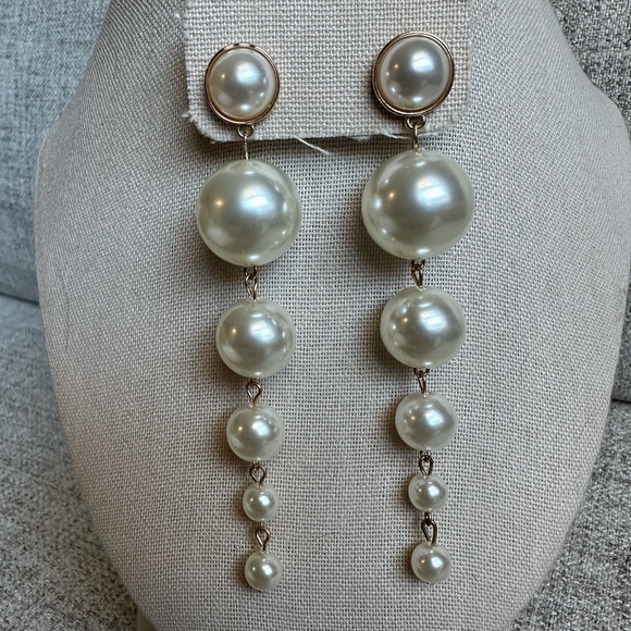 Gorgeous Faux Pearl w/goldtone extra long dangle drop earrings ~ 4 in modern - Picture 4 of 7